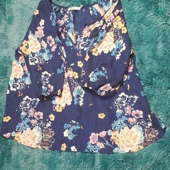 COPY - Liberty love 1xl 3/4 sleeves blouse sheer - Picture 2 of 3